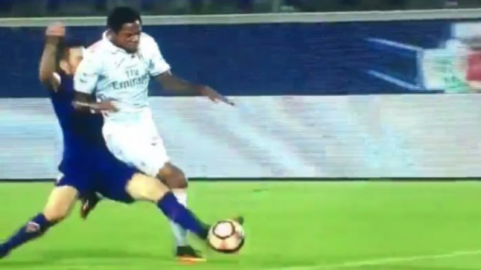 U dëmtua rëndë Milani, kjo penallti nuk iu akordua në sekondat e fundit (Video)