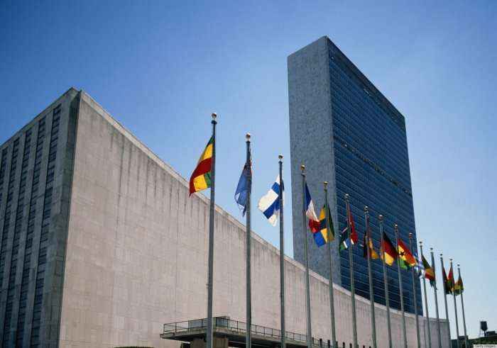 Pushtetarët sorollaten në korridoret e OKB-së