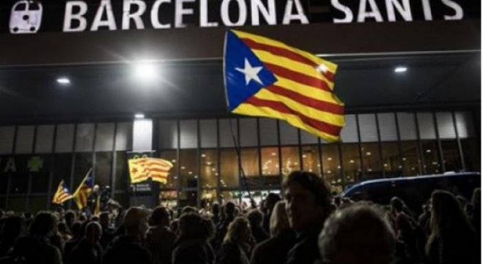 Protestë në Barcelonë, kërkohet lirimi i qeveritarëve të arrestuar