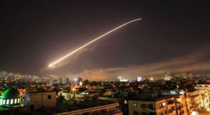 New York Times: A po rrezikohet e gjithë bota pas sulmit të sotëm të SHBA-ve në Siri?