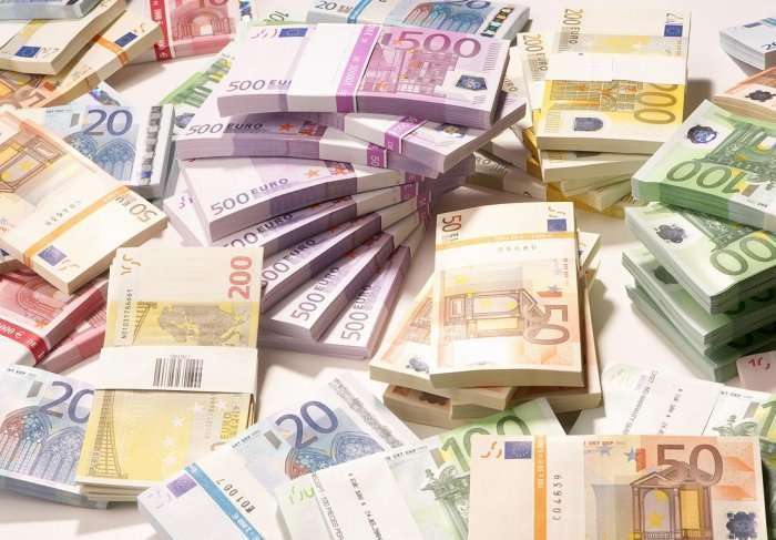 'Deutsche Bank' transferoi gabimisht 28 miliardë euro
