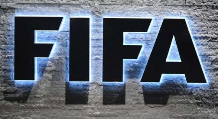 FIFA gjobit katër klube për parregullsi në transferime