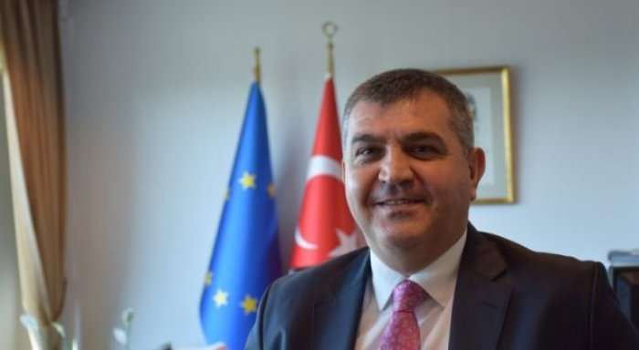 Ambasadori turk në BE: Kosova bashkëpunoi me Turqinë për ekstradimin e gylenistëve