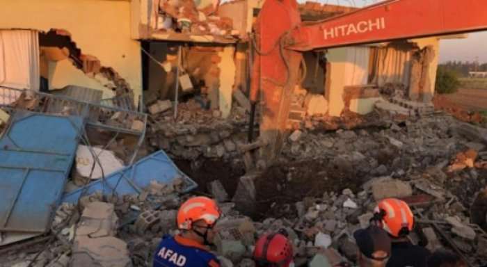 Tërmeti i fuqishëm trondit Turqinë, sheshohen godinat