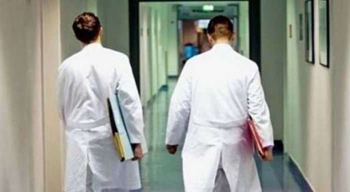 Një armatë mjekësh nga Kosova përfshihen në skema shkencore mashtrimi