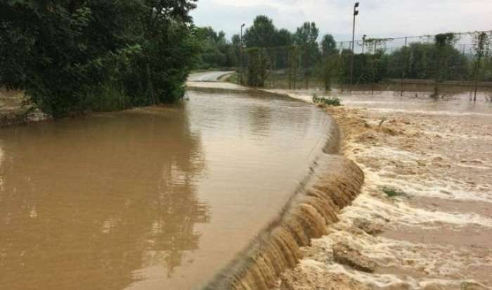 AAK: Vërshohet Anadrinia, qytetarët ankohen, komuna fle