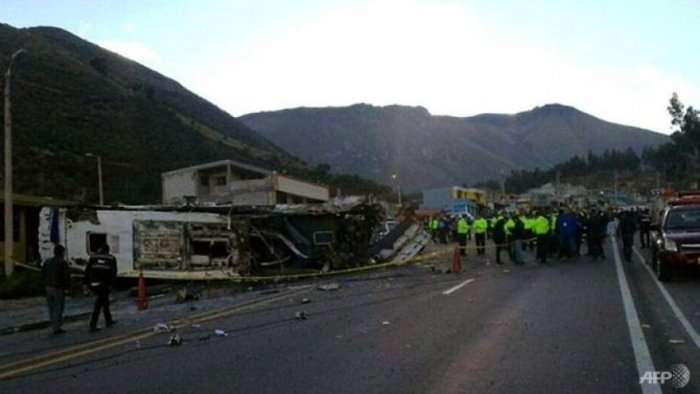 Ekuador: Përplaset autobusi, vdesin 23 persona