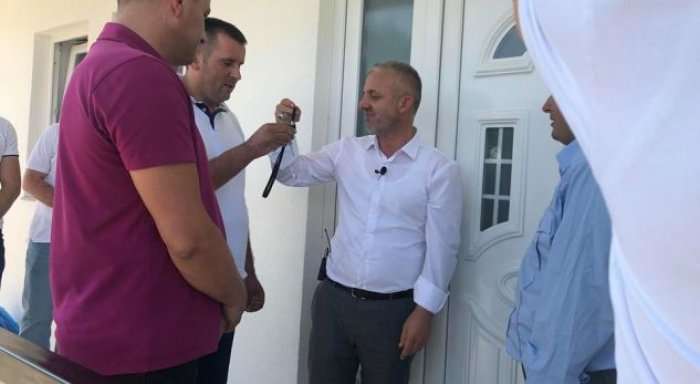 12 familje hyjnë në shtëpi të reja para festës së Kurban Bajramit