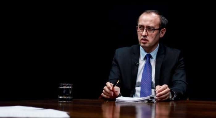 Avdullah Hoti kërkon zgjedhje të reja, thotë se Haradinaj është i pafuqishëm
