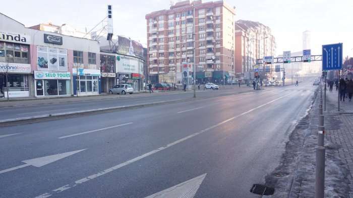 Vazhdon të zbatohet vendimi për ndalimin e qarkullimit të veturave në Prishtinë