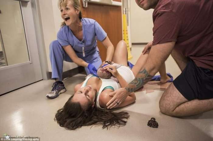Pamje dramatike, gruaja lind fëmijën në korridorin e spitalit (FOTO LAJM)