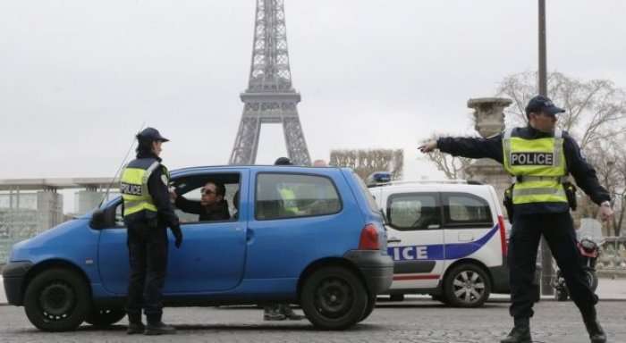 Kujdes kur ngisni veturën në Francë, ky është rregulli më i ri atje