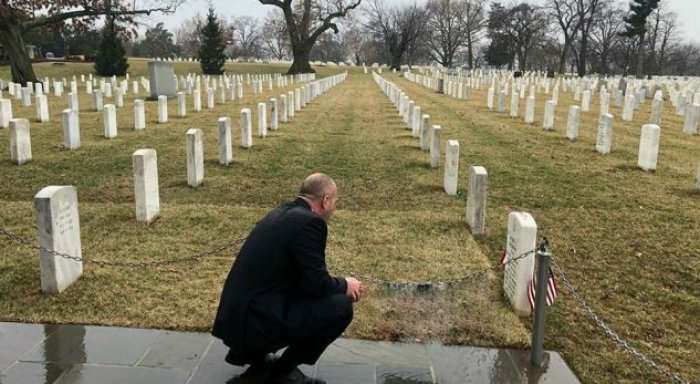 Haradinaj nderon ushtarët e rënë amerikanë: Janë edhe heronjtë tanë
