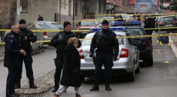Gazeta irlandeze: Bandat kriminale kontrollojnë gjithçka në Veri të Kosovës