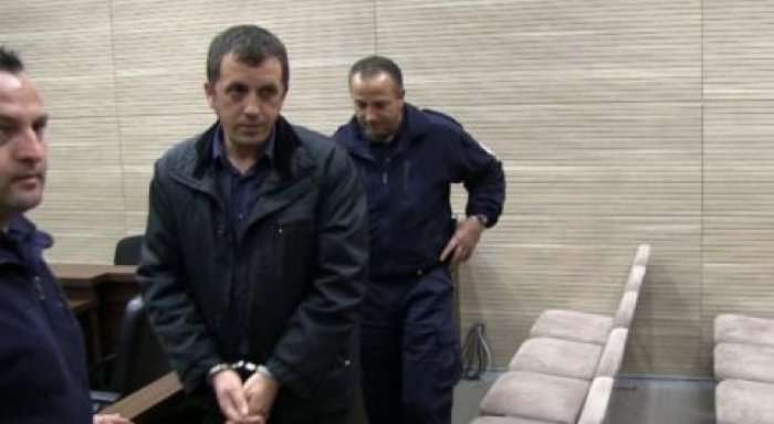 Ish-drejtori i Shpend Ahmetit, Sali Zyba, e kishte hequr flamurin e Kosovës nga rrethi te spitali