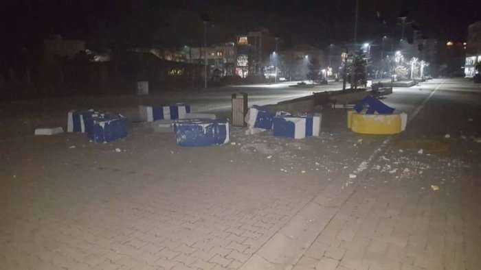 Shkatërrohet obelisku i pavarësisë ''Kosova10''