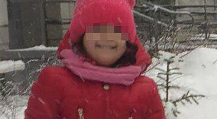 Vajza 3 vjeçare ngriu për vdekje pasi stafi harroi atë jashtë në oborrin e çerdhes