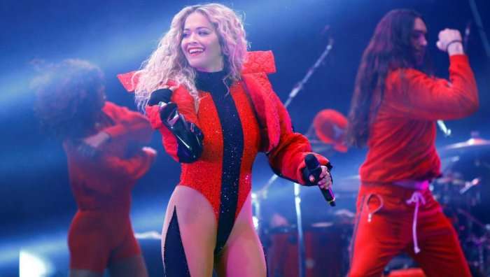 Gafa e “Daily Mail”: Rita Ora feston 10-vjetorin e pavarësisë së Ukrainës