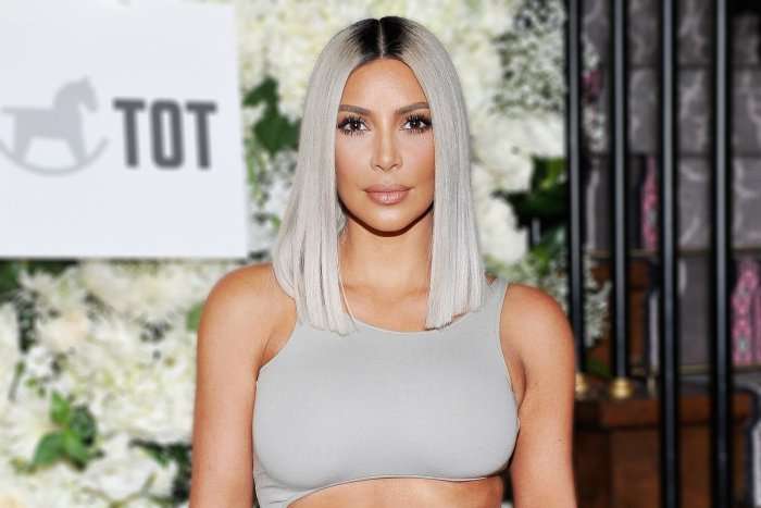 Kim Kardashian bën bamirësi me veshjet e vjetra