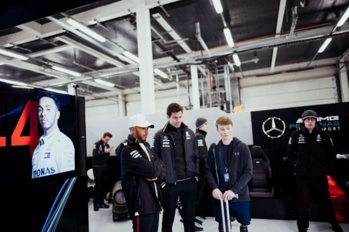 Mercedes prezanton surprizën e re për vitin 2018
