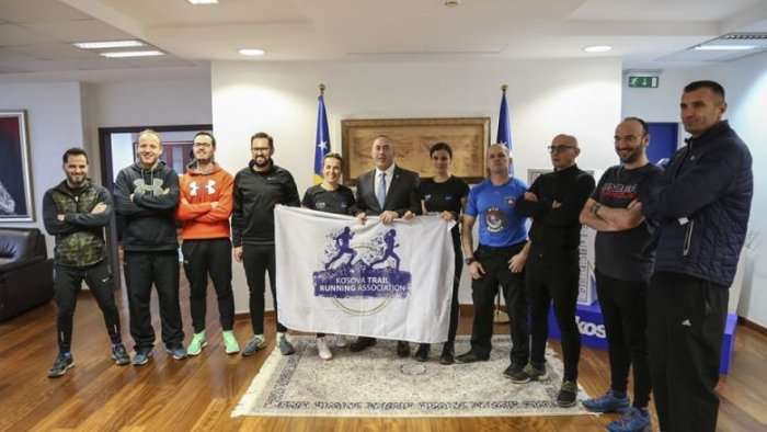 Haradinaj përkrah maratonistët për “Shtegun e Shpresës”