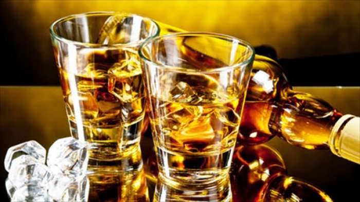 Një gotë alkool rrezikon zorrët dhe vezoret