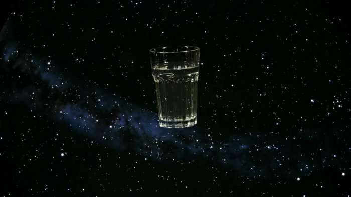 Ç’do të ndodhte sikur ta derdhje një gotë ujë në hapësirë? 