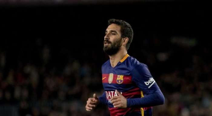 Lamtumirë Barcelonë, Turan befason me skuadrën e re
