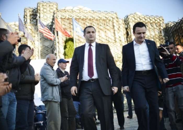 Ahmeti, Ymeri dhe Molliqaj e bojkotojnë Kurtin në mbledhjen partiake