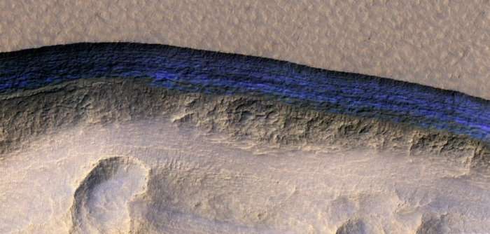 NASA zbulon shtresa të mëdha akulli në Mars