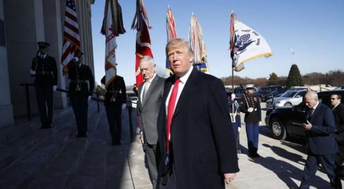 Trump viziton Pentagonin për të shprehur mbështetjen për ushtrinë