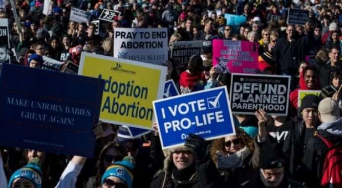 Uashington: Tubime pro dhe kundër abortit