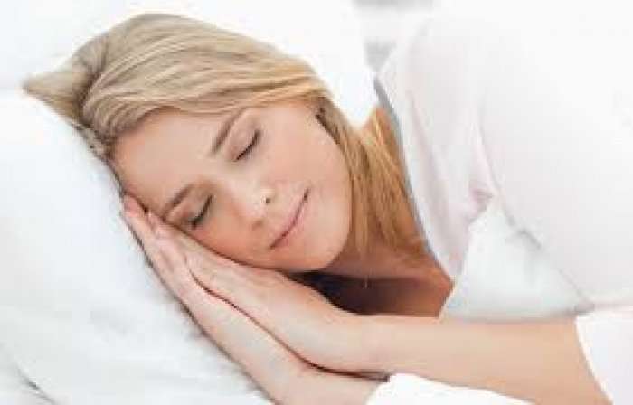 Pse gjumi është mënyra më e mirë për të luftuar gripin?