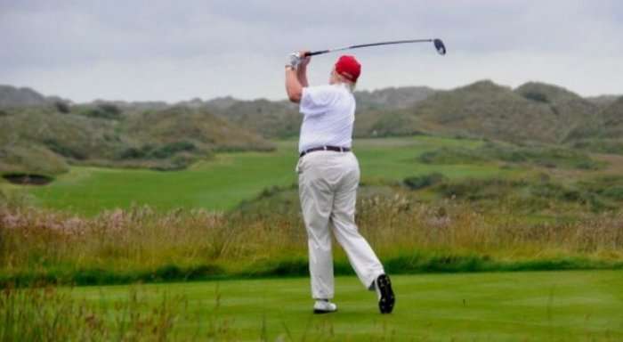 Trump luan golf përpara takimit me Putinin
