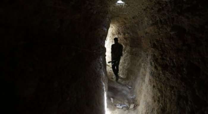 Zbulohet tuneli prej të cilit rebelët sirianë bënin kërdi