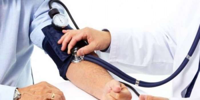 Hipertensioni, disa mënyra si të ulni presionin e gjakut pa barna