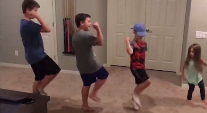 Motra e vogël dëshiron të vallëzojë, shikoni çfarë bëjnë vëllezërit (Video)