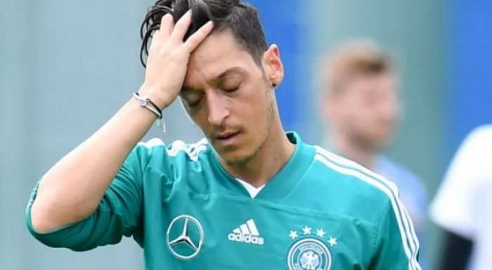 Federata e Futbollit e Gjermanisë i reagon Ozilit pas akuzave për racizëm
