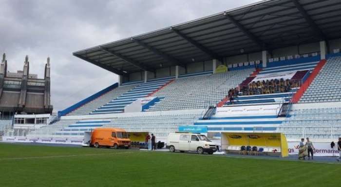 UEFA prapë e shqetësuar me punimet në stadiumin e Prishtinës