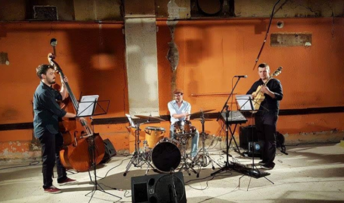 Visar Kuçi Trio të shtunën performon në Lumëbardhë