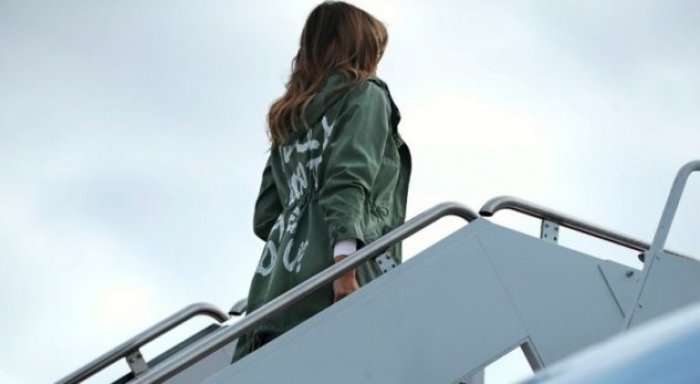 Vizitë te fëmijët emigrantë: Melania Trump kritikohet për mbishkrimin skandaloz në xhaketën e saj