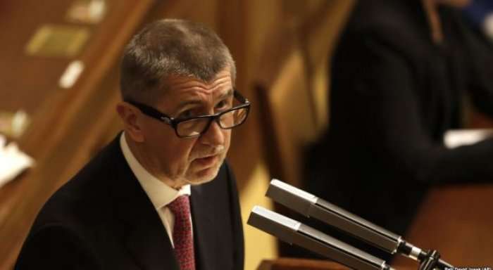 Kryeministri çek: Nuk lejojmë migrantë të paligjshëm në territorin tonë