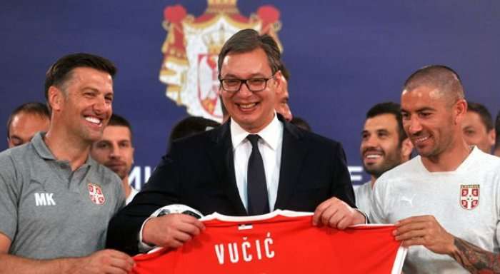 Vuçiq ishte i prerë me kombëtaren serbe: Duhet ta mposhtni bindshëm Zvicrën (Video)
