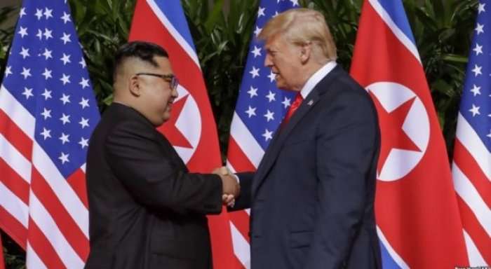 Trump i zgjat sanksionet Koresë së Veriut