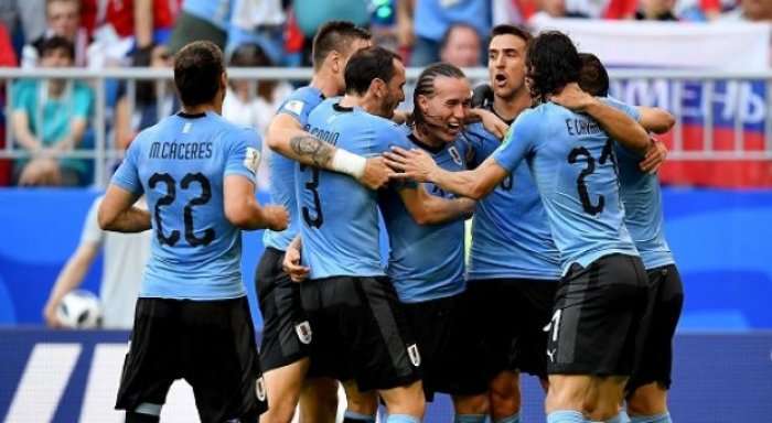 Uruguai e shkatërron Rusinë, e fiton Grupin A