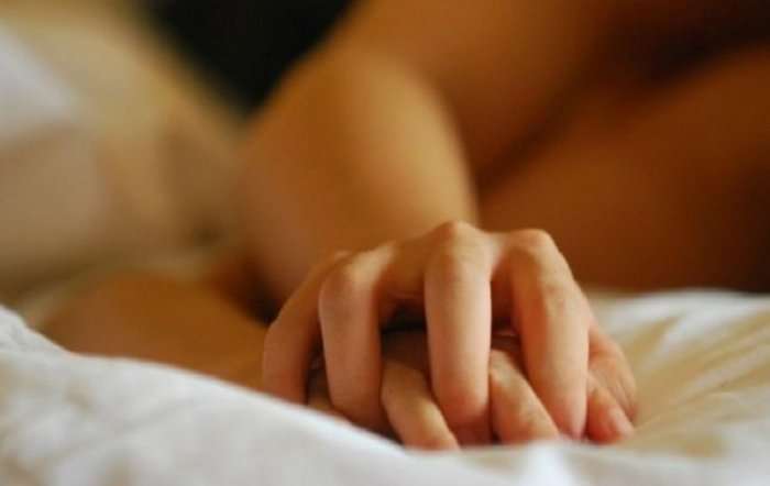 Mëso këto 4 sekrete dhe çmende partnerin në seks
