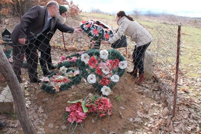 Homazhe tek varri i Marte Tunaj, gruaja që dëshmoi për dhunimin që i bënë serbët