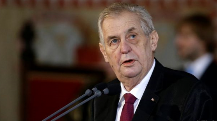 Zeman nis zyrtarisht mandatin e dytë si president i Çekisë