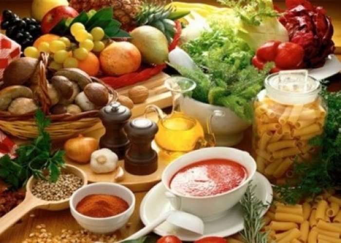 Ushqimet që zvogëlojnë thartirën në organizëm