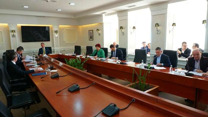 Mbahet mbledhja e Kryesisë së Kuvendit, me kryetarët e grupeve parlamentare (Foto)